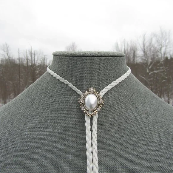 Wedding Style Bolo White Braided Faux Leather Cord Large Faux pearl and gems - Picture 3 of 5